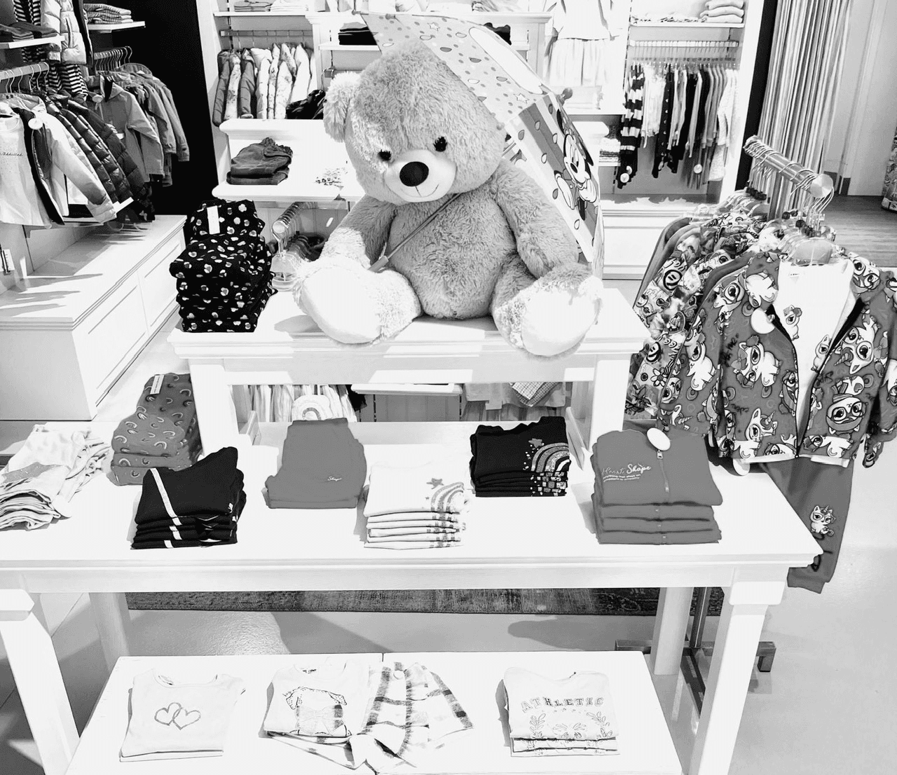 kids only Parndorf - Kleidungsausstellung und Dekorationen